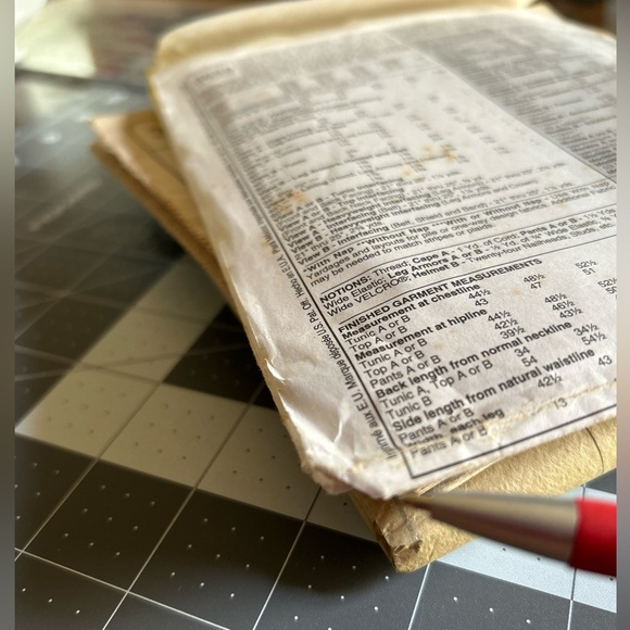 McCall's 3658 Camelot King Arthur Costume Sewing Pattern UNCUT Large-XL Men’s - Picture 5 of 9